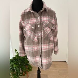 BLANK NYC Fleece Shacket Taupe Pink Cream Plaid Snap Front Cozy Cabincore